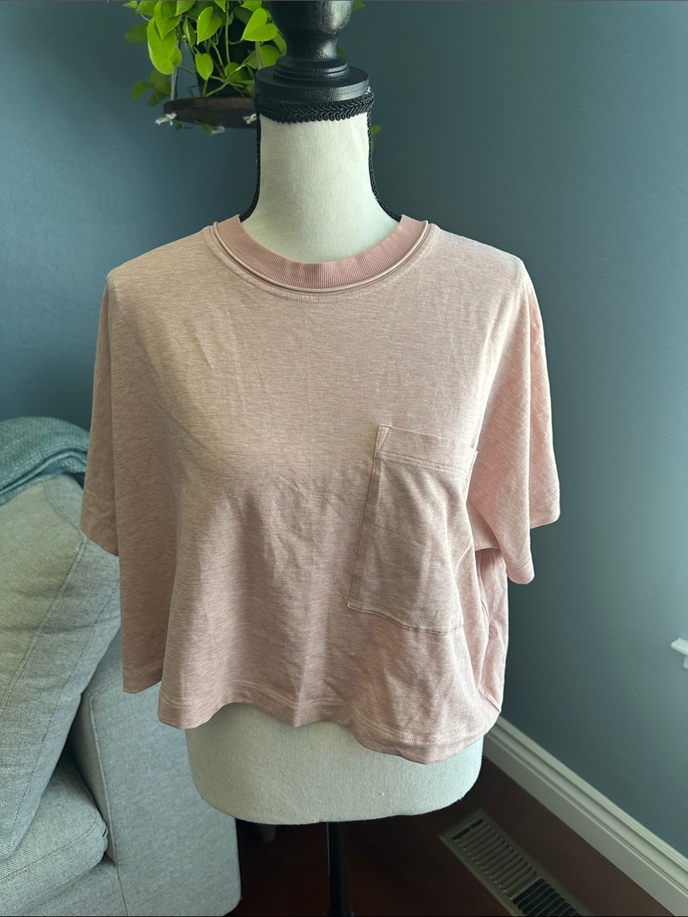 Lululemon Women's Short Sleeve Pocket